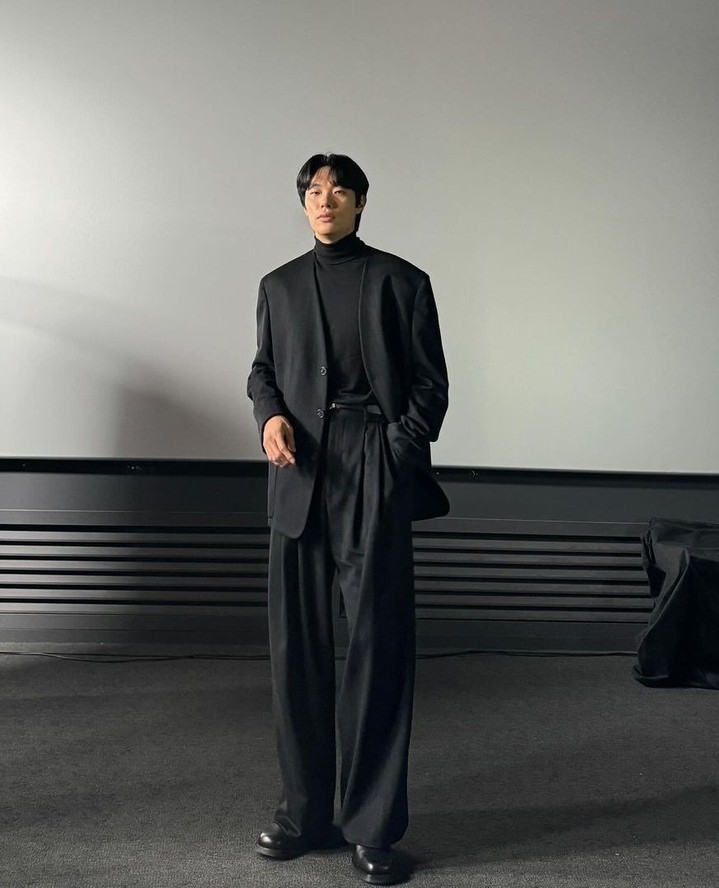 찐 봄 오기 전 올블랙 코디♟️ 이미지