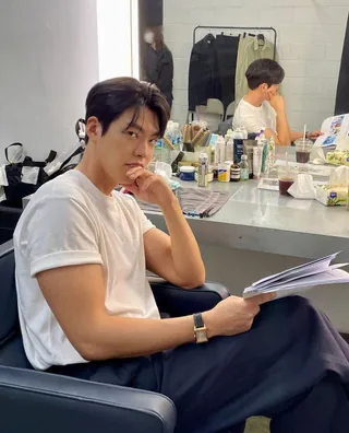 흰색 무지티 장전하시고☠️⁠ 이미지