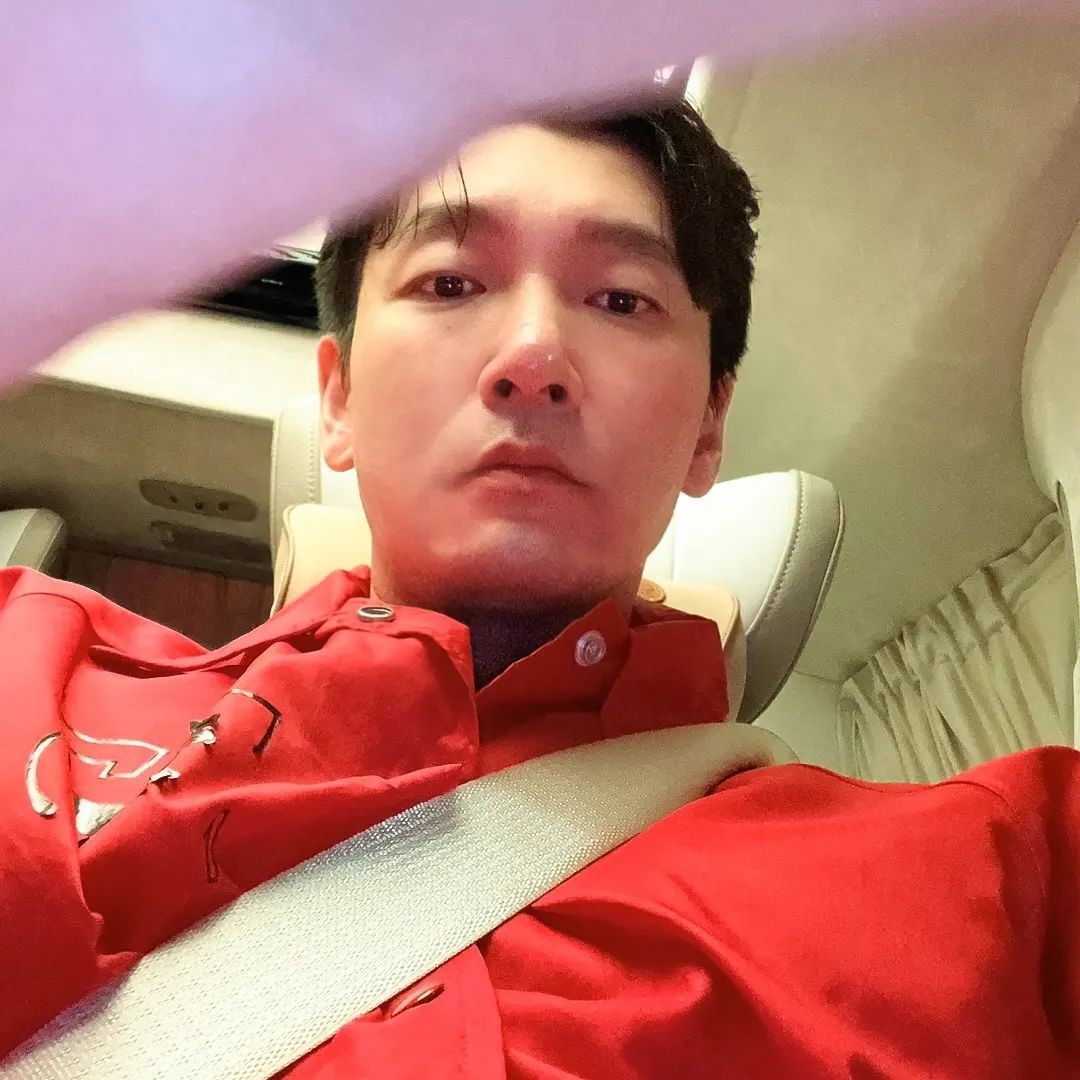 미니멀한 캐주얼룩👔🕴️@조승우⁠ 이미지8