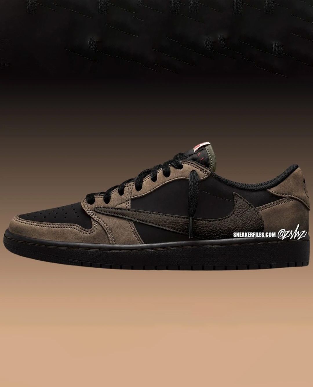 2025년에도 스캇조던🐻🏜️⁠
⁠
트래비스 스콧의 자체 시그니처 스니커즈 '점프맨 잭'이 출시되었지만, 에어 조던 1과의 협업은 꾸준히 이어질 예정입니다. 최근 zsneakerheadz에 따르면 신규 에어 조던 1 로우 '벨벳 브라운' 색상이 내년 초 발매될 것이라고 하는데요. 다크 모카, 블랙, 벨벳 브라운의 어두운 색상 조합과 레더, 누벅의 재질로 제작될 것으로 보이는 이 스니커즈는 기존과 동일하게 한화 189,000원에 발매될 것으로 보입니다. zsneakerheadz가 공개한 목업 이미지를 확인해 보세요.📸⁠ 이미지