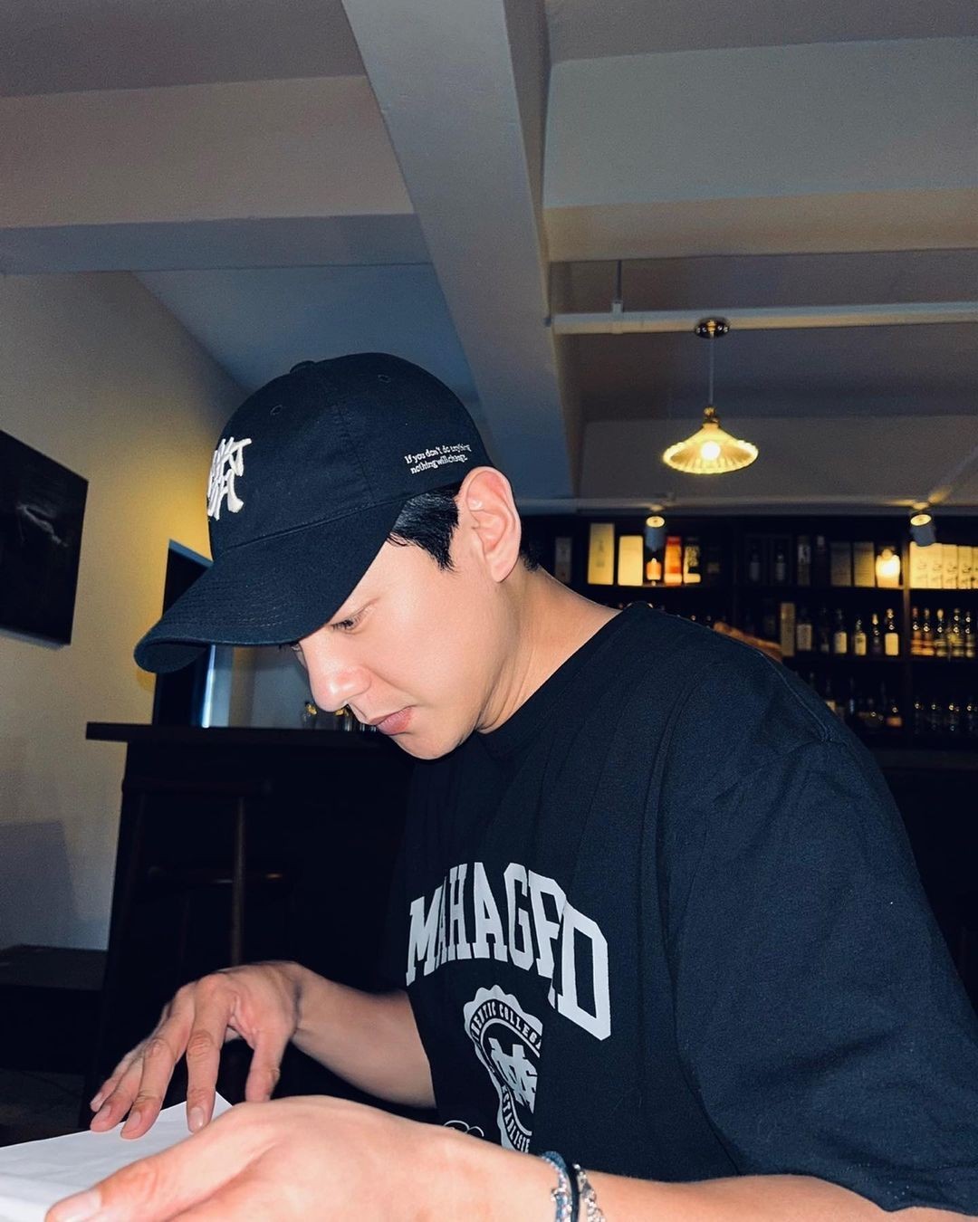 더워져도 포기 못하는 무채색룩🐜⁠ 이미지4