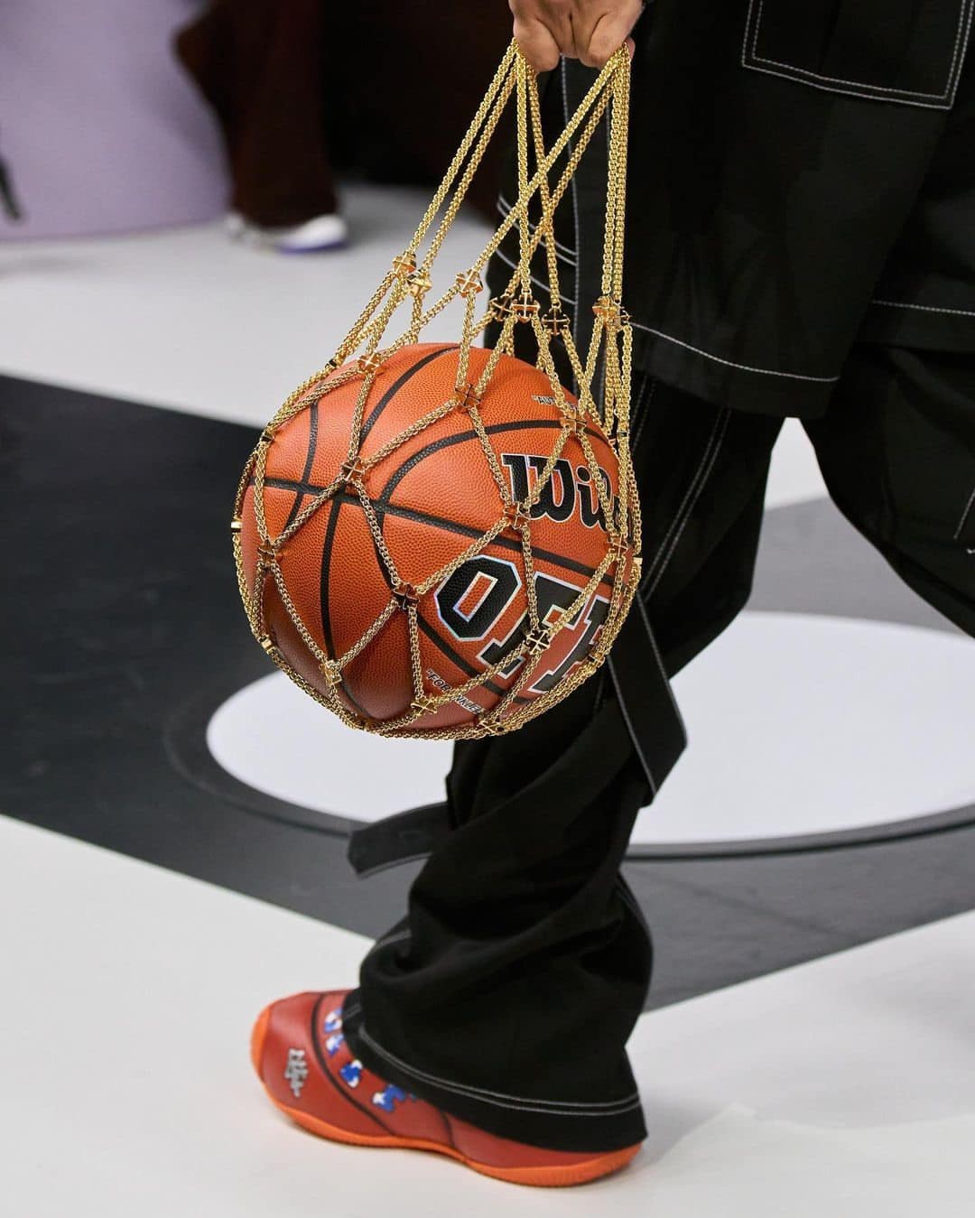 농구공에 영감 받은 오프화이트🏀⁠ 이미지2