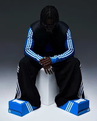 아디다스의 만우절 기념 박스 슈🎁👟이왜진😂⁠ 이미지
