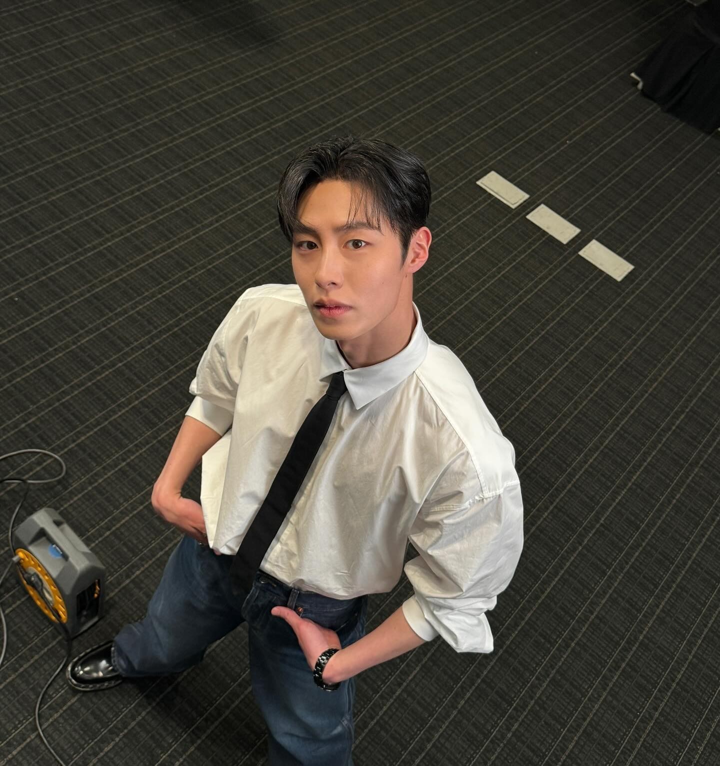 근본패션은 역시 셔츠에 타이👔😎⁠ 이미지5