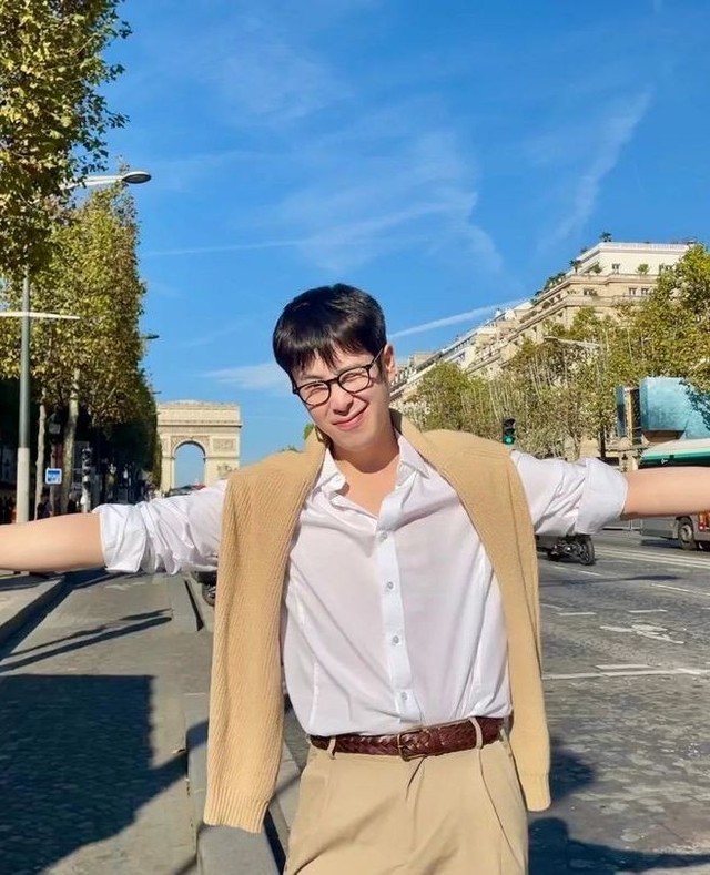 코디하기 좋은 뽀얀 셔츠🥼⁠ 이미지