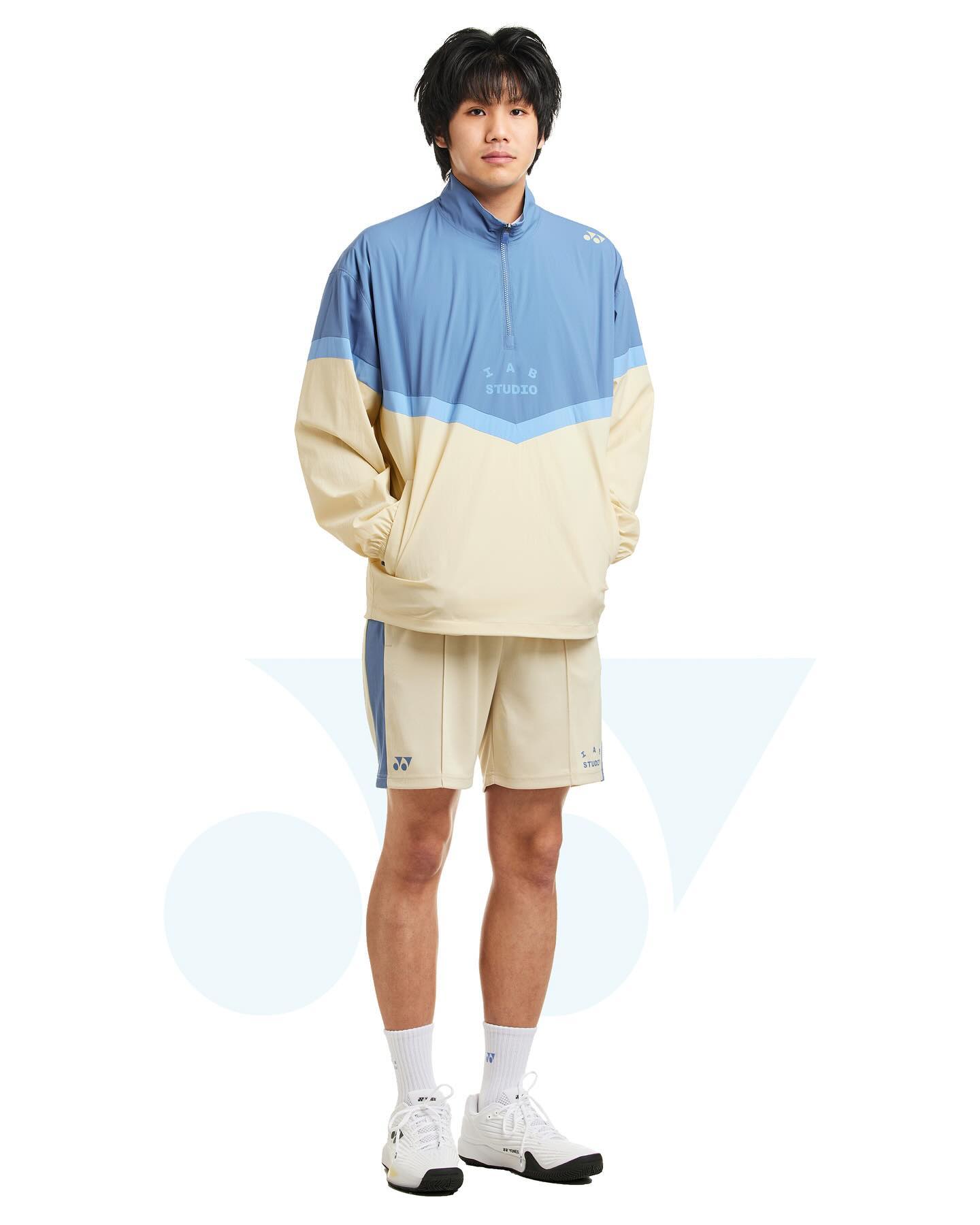 아이앱x요넥스 맛도리 협업🎾🚥
아이앱 스튜디오와 요넥스의 두 번째 협업 제품군인 '테니스 컬렉션'이 공개되었습니다. 하늘색과 베이지색을 컨셉으로 하는 이번 컬렉션은 스웨트셔츠, 풀오버, 테니스치마 등의 의류와 손목 보호대, 테니스볼 백과 라켓 등 다양한 아이템을 포함하는데요. '웍스아웃' 앱을 통한 응모가 오는 수요일인 5월 15일 오전 11시까지 진행 중이니, 관심이 있다면 늦기 전에 응모에 참여하세요📝 이미지3