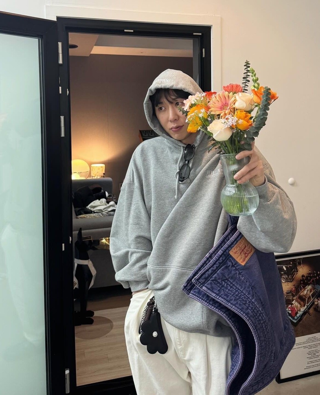 입을 옷 고민될땐 후드가 제격😼⁠ 이미지