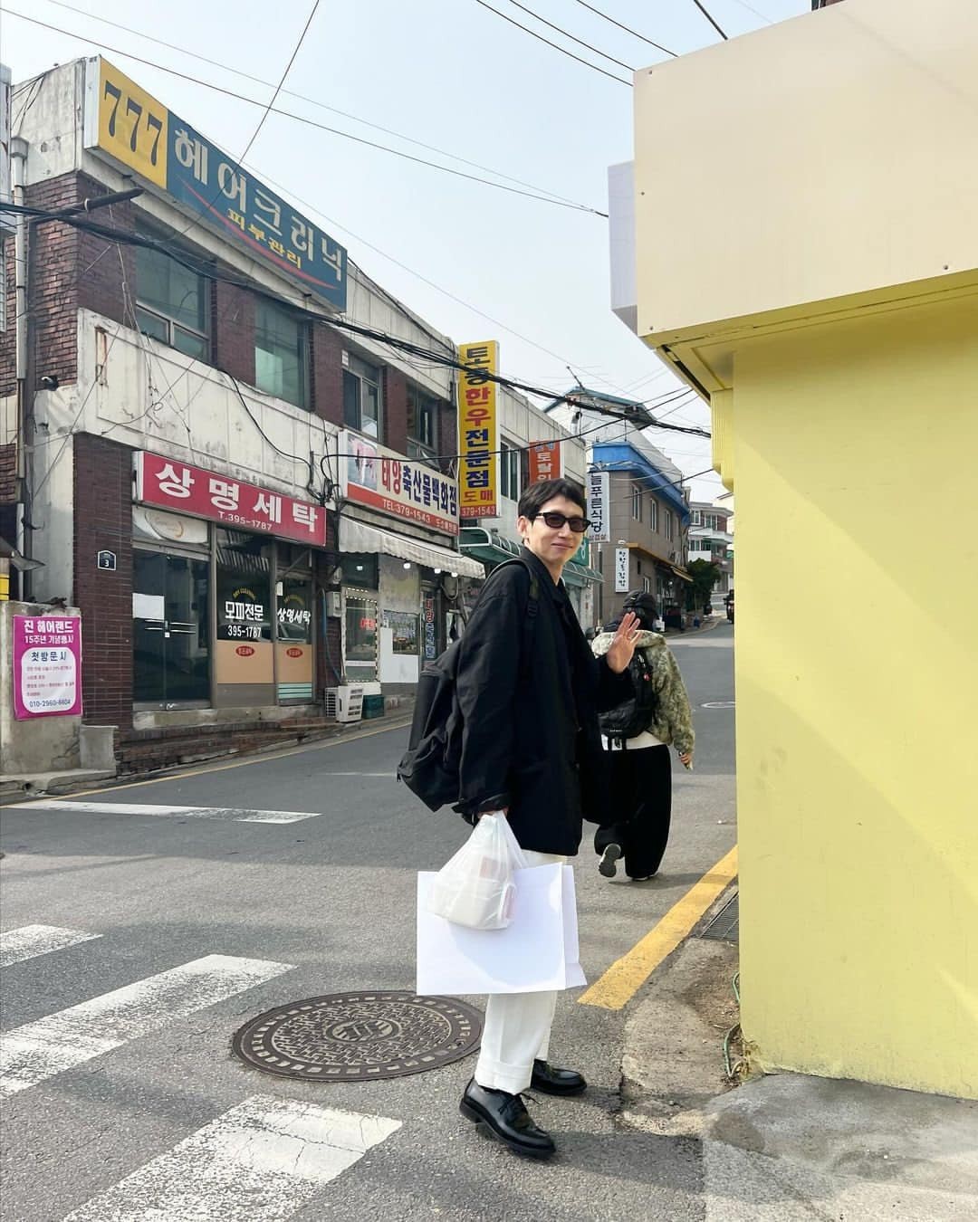 맑을 땐 흰바지로 고☀️⁠ 이미지8