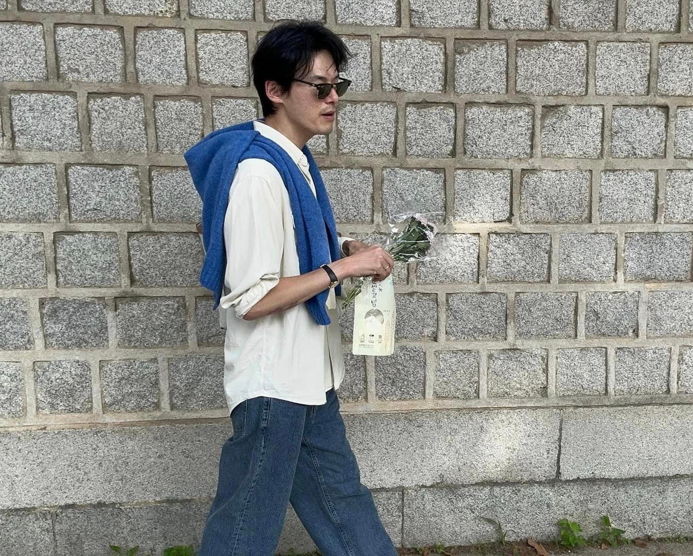 낮엔 어깨에 걸쳐야됨☀️⁠ 이미지