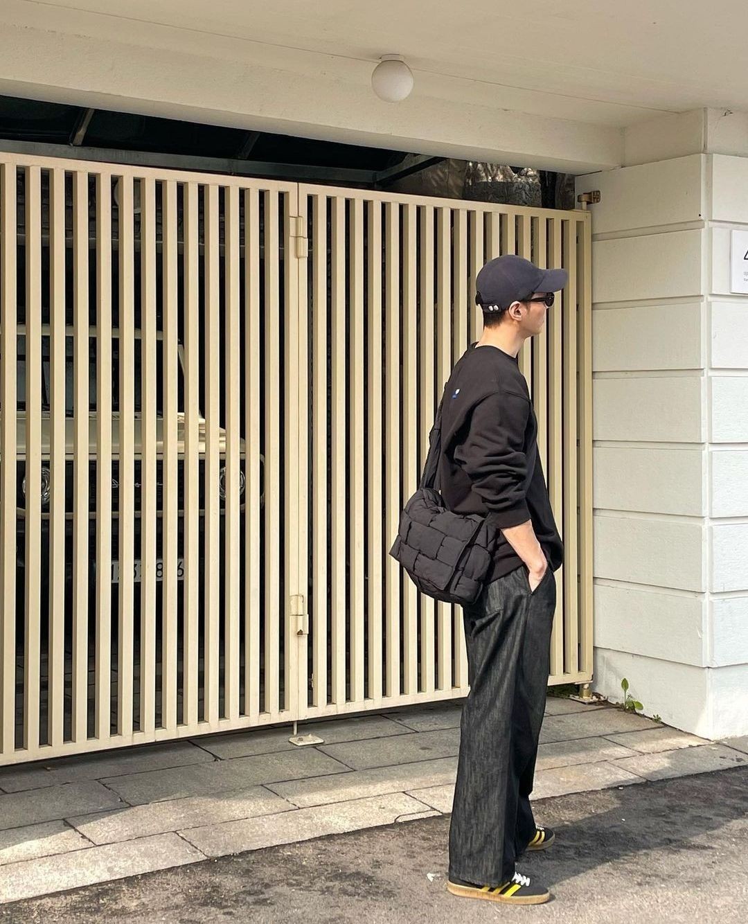 찐 봄 오기 전 올블랙 코디♟️⁠ 이미지