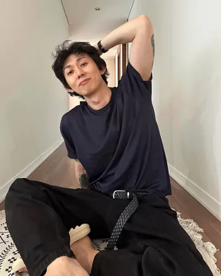 더워져도 포기 못하는 무채색룩🐜 이미지