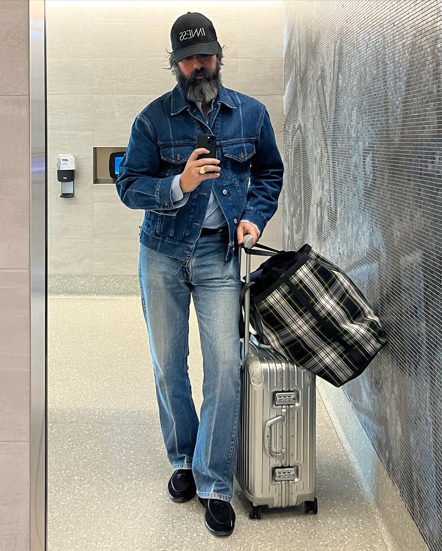 옷 잘입는 수염아저씨 델룩🧔🏻⁠ 이미지4