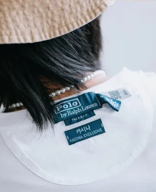 카시나 + 폴로 = 폴시나🏇🛹⁠
⁠
부산의 작은 스케이트보드 매장에서 시작해 국내 스트리트 컬처를 이끄는 카시나가 폴로 랄프 로렌과 협업을 진행합니다. 카시나의 이은혁 대표는 개인 인스타그램에 폴로와 카시나의 탭이 부착된 상의 사진을 업로드하며 두 브랜드의 협업을 예고했는데요. 아직 협업 관련 정확한 일정과 아이템은 공개되지 않았으나 이르면 오는 5~6월 안에 발매될 것으로 예상됩니다.🔥⁠ 이미지
