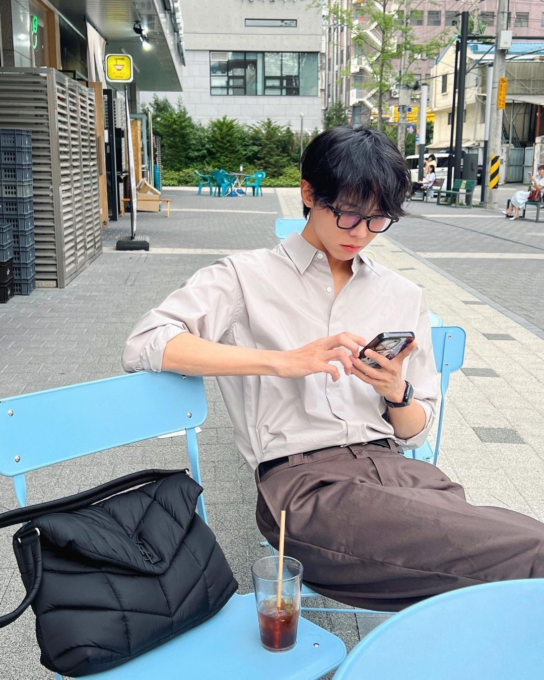 코디하기 좋은 뽀얀 셔츠🥼⁠ 이미지