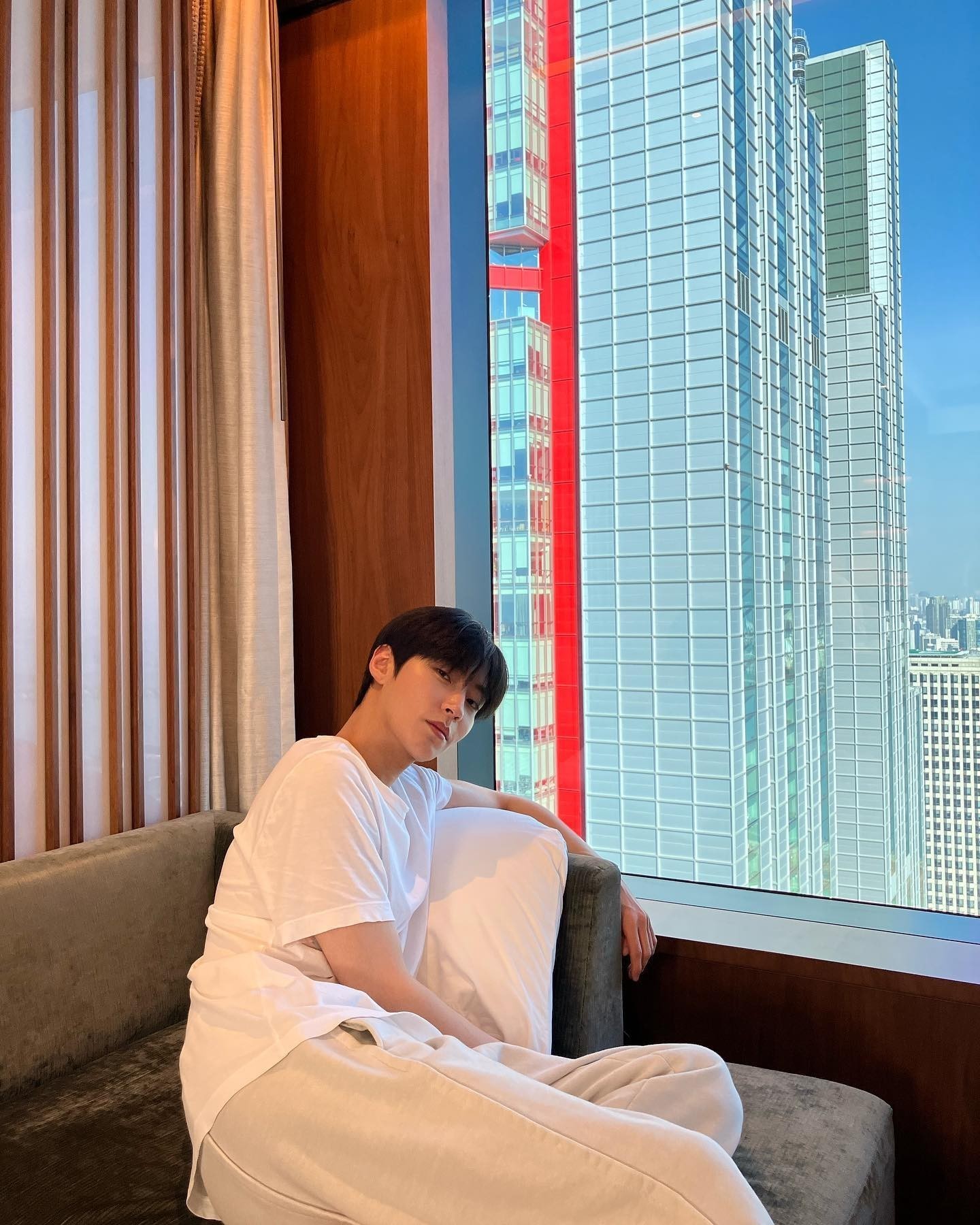 어디든 착붙인 화이트 반팔티👏⁠ 이미지5