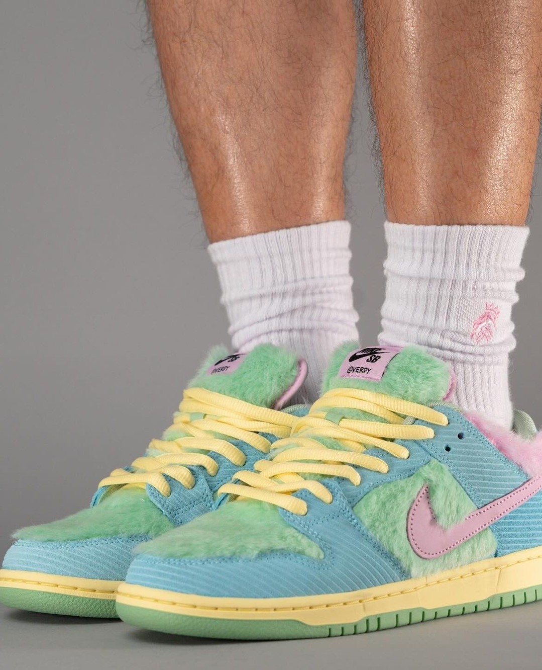 실착은 모르겠고 소장은 굿👍🏻👾⁠
베르디x나이키 SB 덩크 로우 '비스티' 여름 발매예정✅⁠ 이미지5