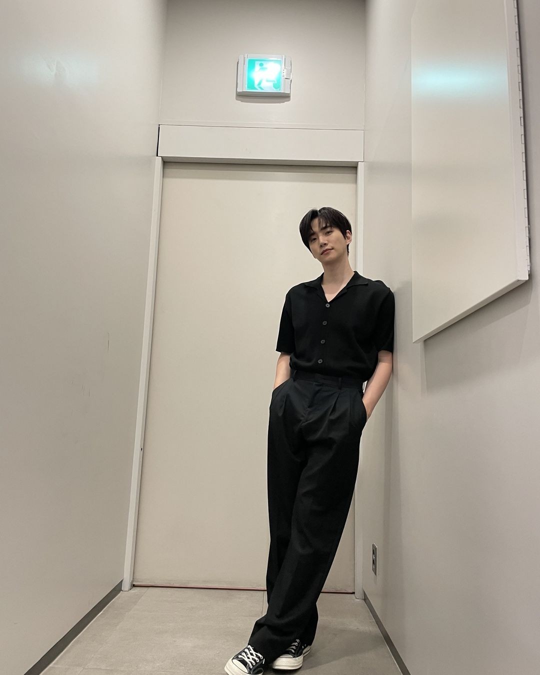 더워져도 포기 못하는 무채색룩🐜⁠ 이미지