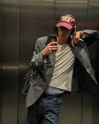 블레이저엔 흰 티🍙 이미지