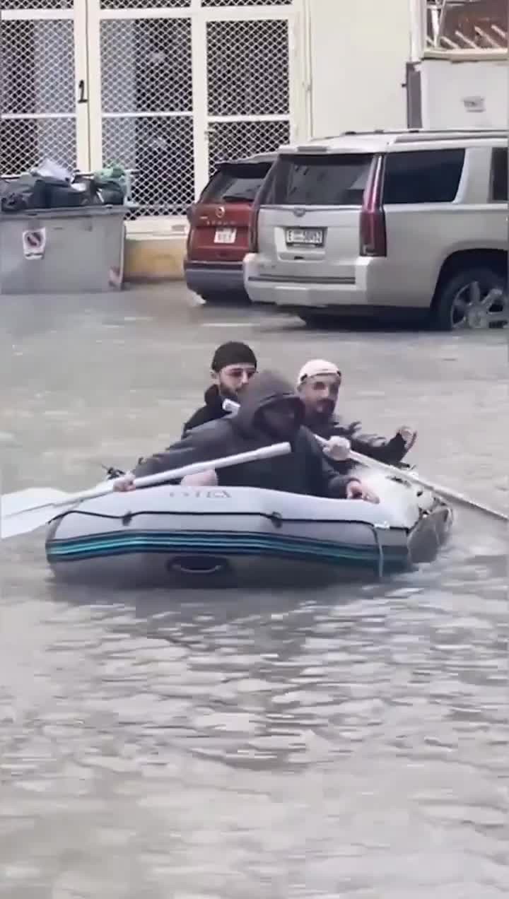 폭우가 내린 두바이 근황🇦🇪🛥️⁠ 이미지