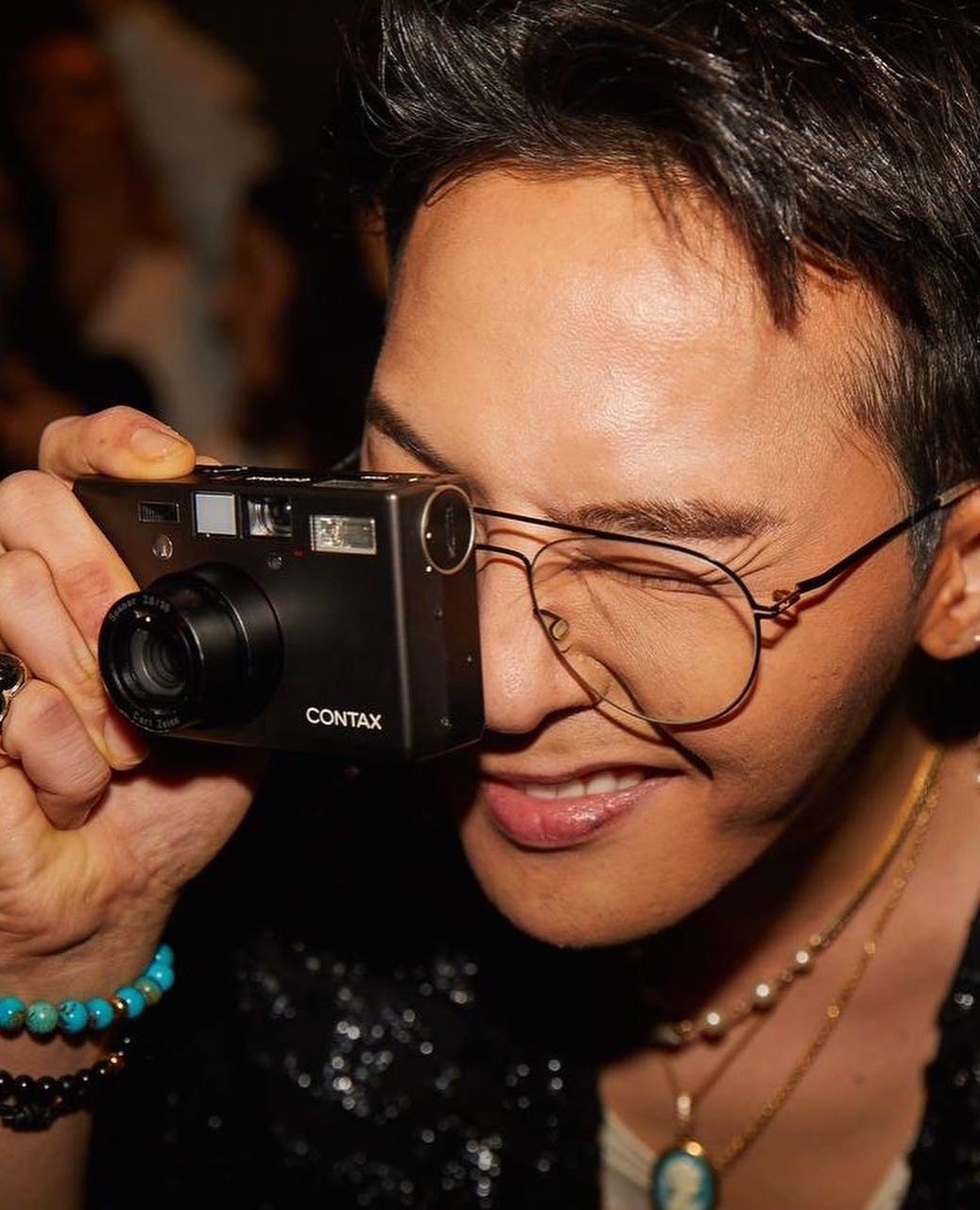 7년 만에 솔로앨범 발매를 예고한 지드래곤🌼🔥올 하반기 컴백💿⁠
⁠
그룹 '빅뱅'의 리더 지드래곤이 올 하반기 솔로앨범으로 컴백을 예고했습니다. 지드래곤의 소속사 갤럭시 코퍼레이션은 16일 '지드래곤이 올해 하반기 컴백을 목표로 새 앨범을 준비 중이니 기대해 달라'고 말하며 지난 2017년 6월 발매한 미니 2집 '권지용' 이후 7년 만인 그의 솔로 컴백 계획을 밝혔는데요. 지난 1월에도 SNS를 통해 엑스 재팬 멤버 요시키와 작업 중인 사진을 업로드하며 컴백의 기대감을 높였던 지드래곤의 모습을 슬라이드로 확인하세요📸⁠ 이미지3