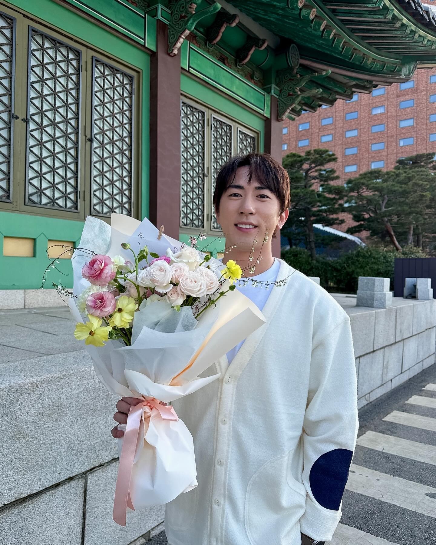봄코디는 딱 원훈이형만큼만🌼🌺⁠ 이미지3