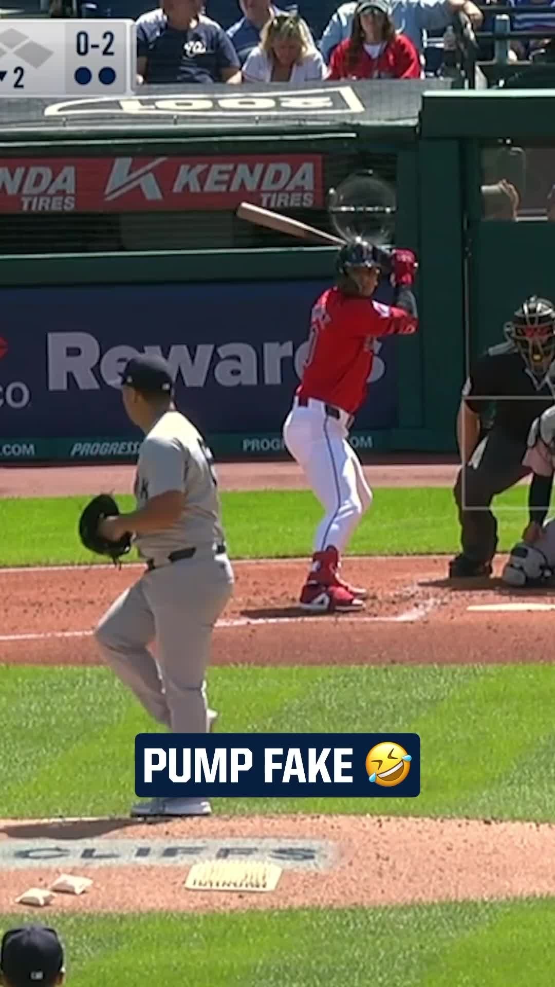 피칭 전 앙칼진 냐옹은 못참지⚾️😼⁠ 이미지