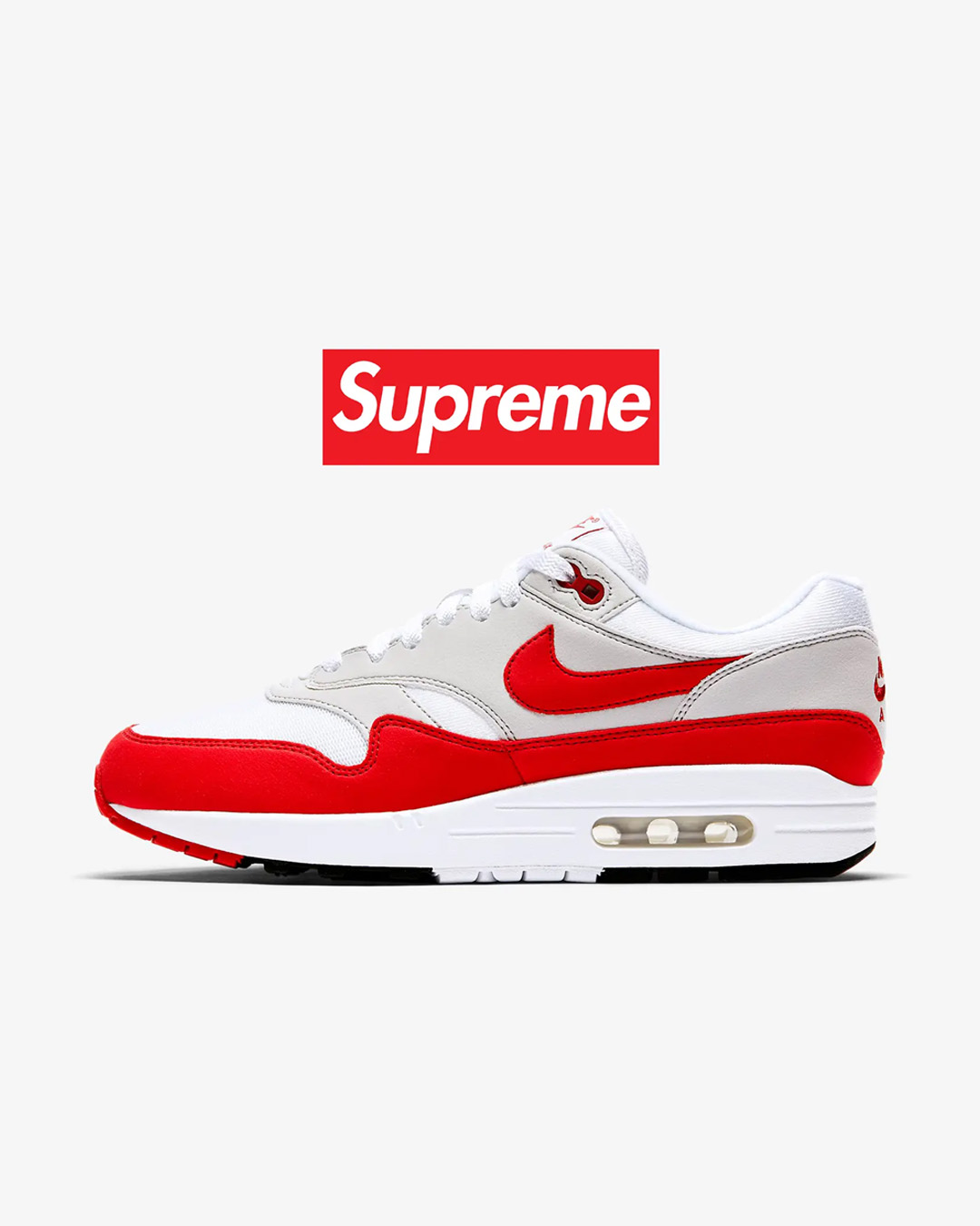 슈프림 에어맥스 1🟥내년 발매예정🔥🚨

매년 나이키와의 협업을 이어가고 있는 슈프림의 다음 협업 스니커즈는 에어맥스 1이라는 소식입니다. 미국의 스트리트컬쳐 매거진 Complex에 따르면, 슈프림의 2025년 봄 컬렉션에는 나이키 에어맥스 1 제품이 포함될 것이라고 하는데요. 2002년 나이키 SB 덩크를 시작으로 최근 에어 다윈에 이르기까지 50번이 넘는 협업 중 에어맥스 1 제품은 없었던 만큼 브랜드 팬들의 관심이 집중되고 있습니다.👀 이미지