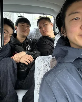 비오는 날엔 반팔 안 입어☔ 이미지
