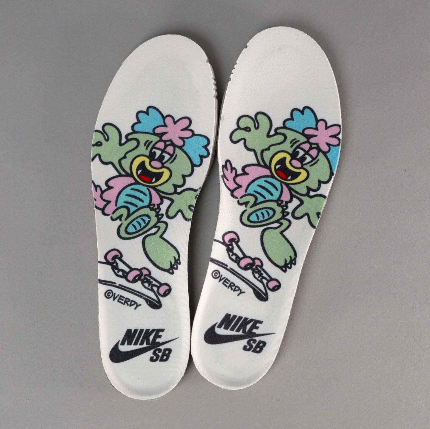 실착은 모르겠고 소장은 굿👍🏻👾⁠
베르디x나이키 SB 덩크 로우 '비스티' 여름 발매예정✅⁠ 이미지10