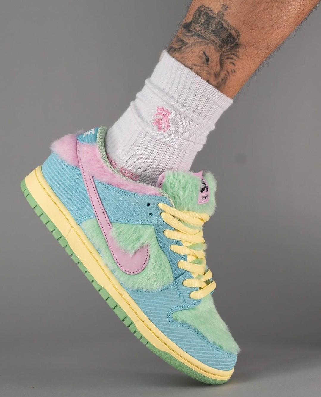 실착은 모르겠고 소장은 굿👍🏻👾⁠
베르디x나이키 SB 덩크 로우 '비스티' 여름 발매예정✅⁠ 이미지8