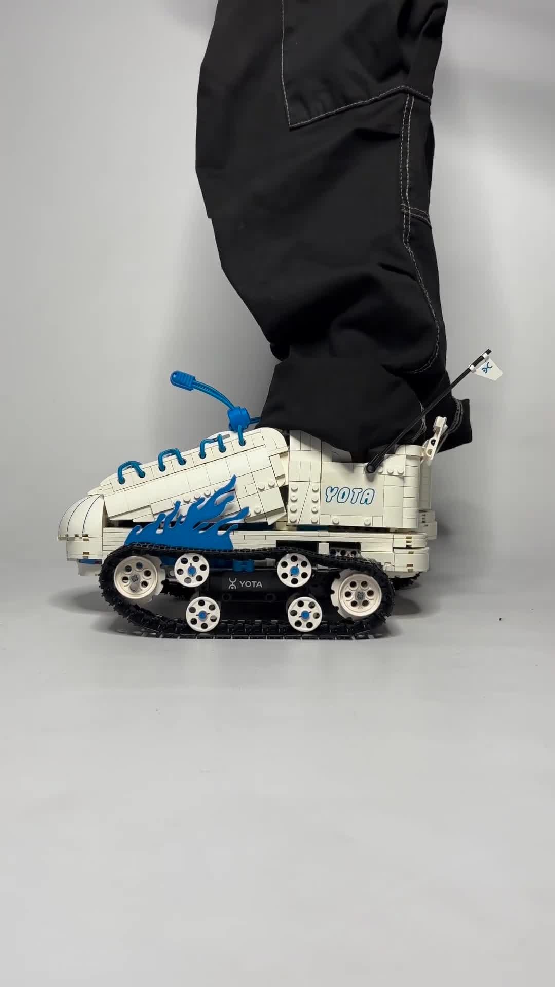 레고 밟기 대신 레고 신기🧱👟⁠ 이미지