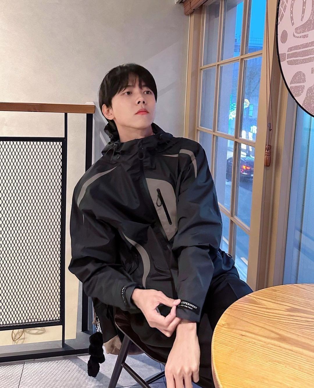 찐 봄 오기 전 올블랙 코디♟️⁠ 이미지