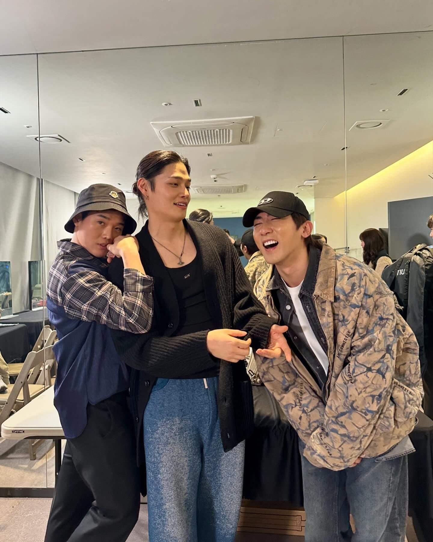 봄코디는 딱 원훈이형만큼만🌼🌺⁠ 이미지5