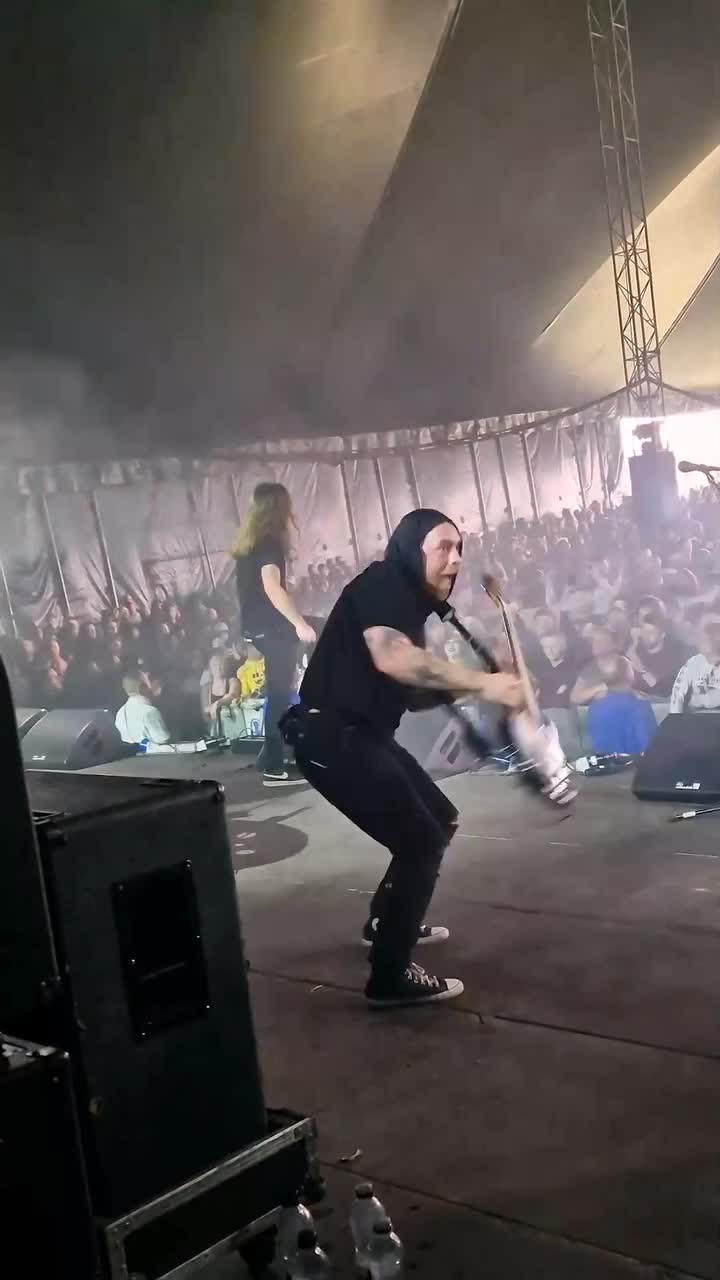 베이스가 시선을 끄는 방법🎸👨‍🎤⁠ 이미지