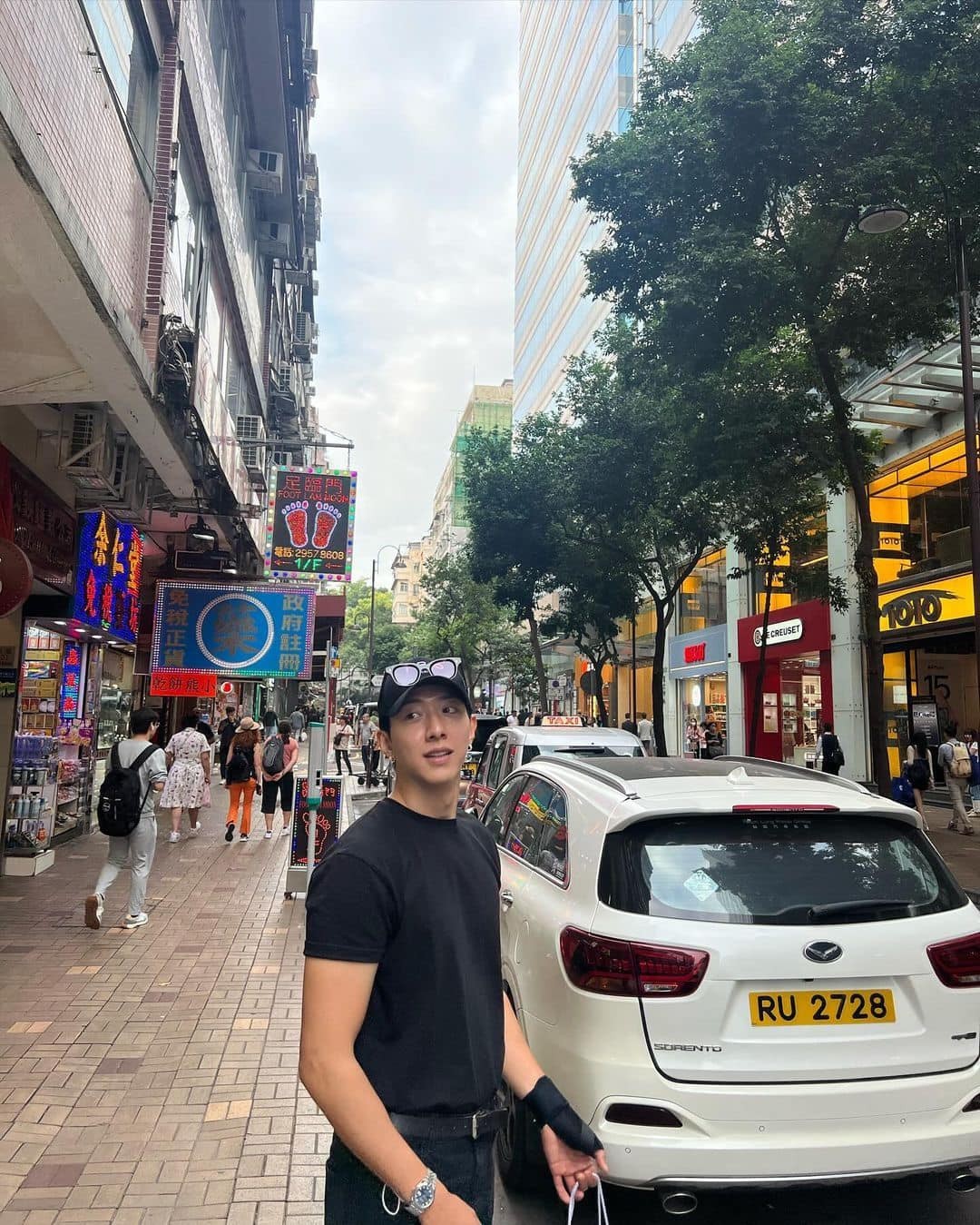 검정 볼캡 하나면 코디 뚝딱🐜🧢⁠ 이미지