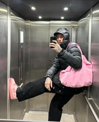 사진도 평범하게 찍지말자🤳⁠ 이미지