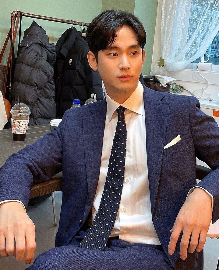 근본패션은 역시 셔츠에 타이👔😎⁠ 이미지4
