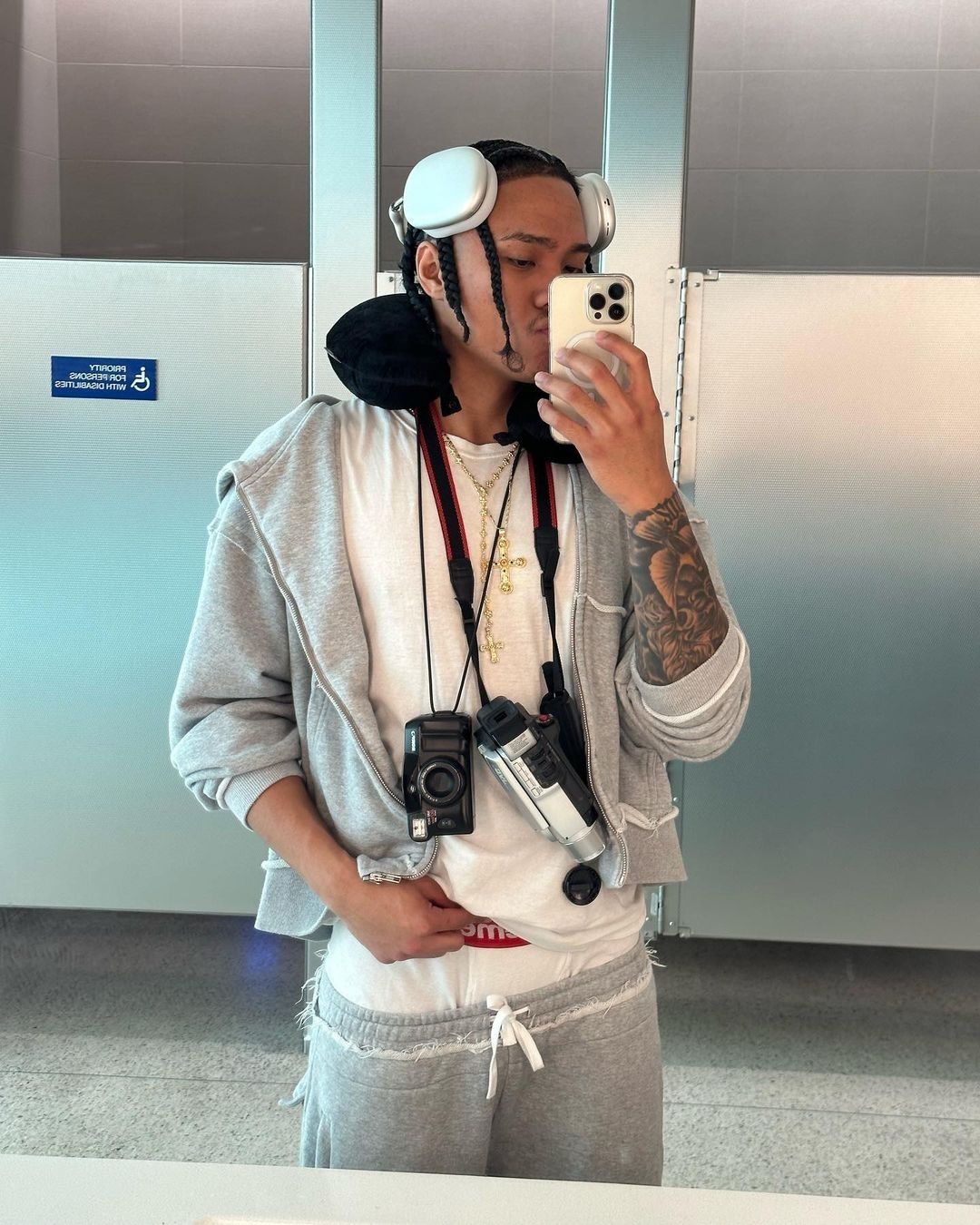 회색 후드집업은 필수지🥴 이미지5