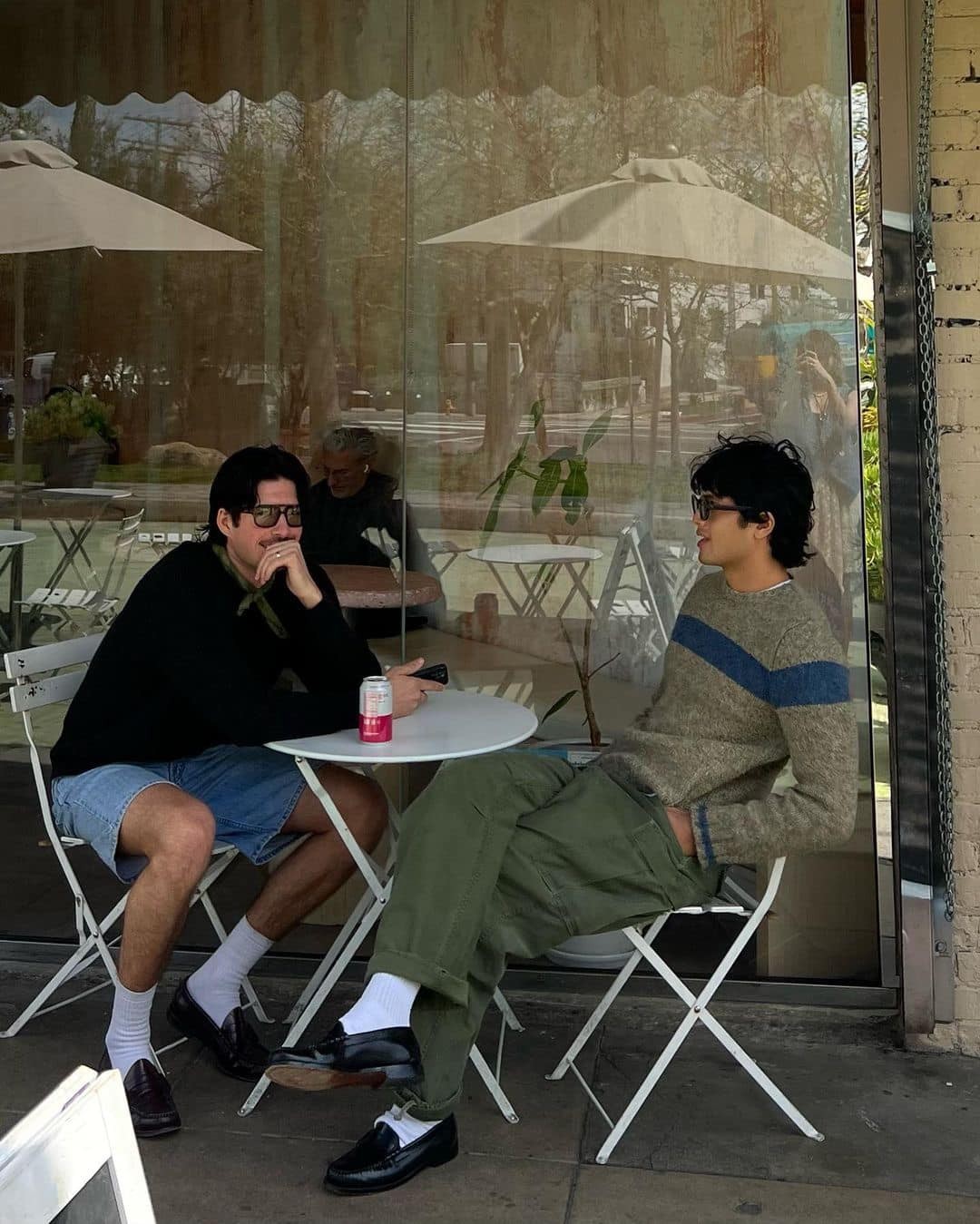 올리브팬츠는 넉넉한 핏이지🐸⁠ 이미지2