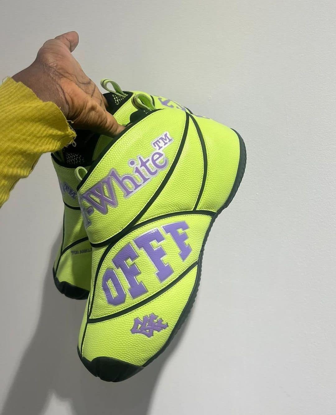 농구공에 영감 받은 오프화이트🏀⁠ 이미지8