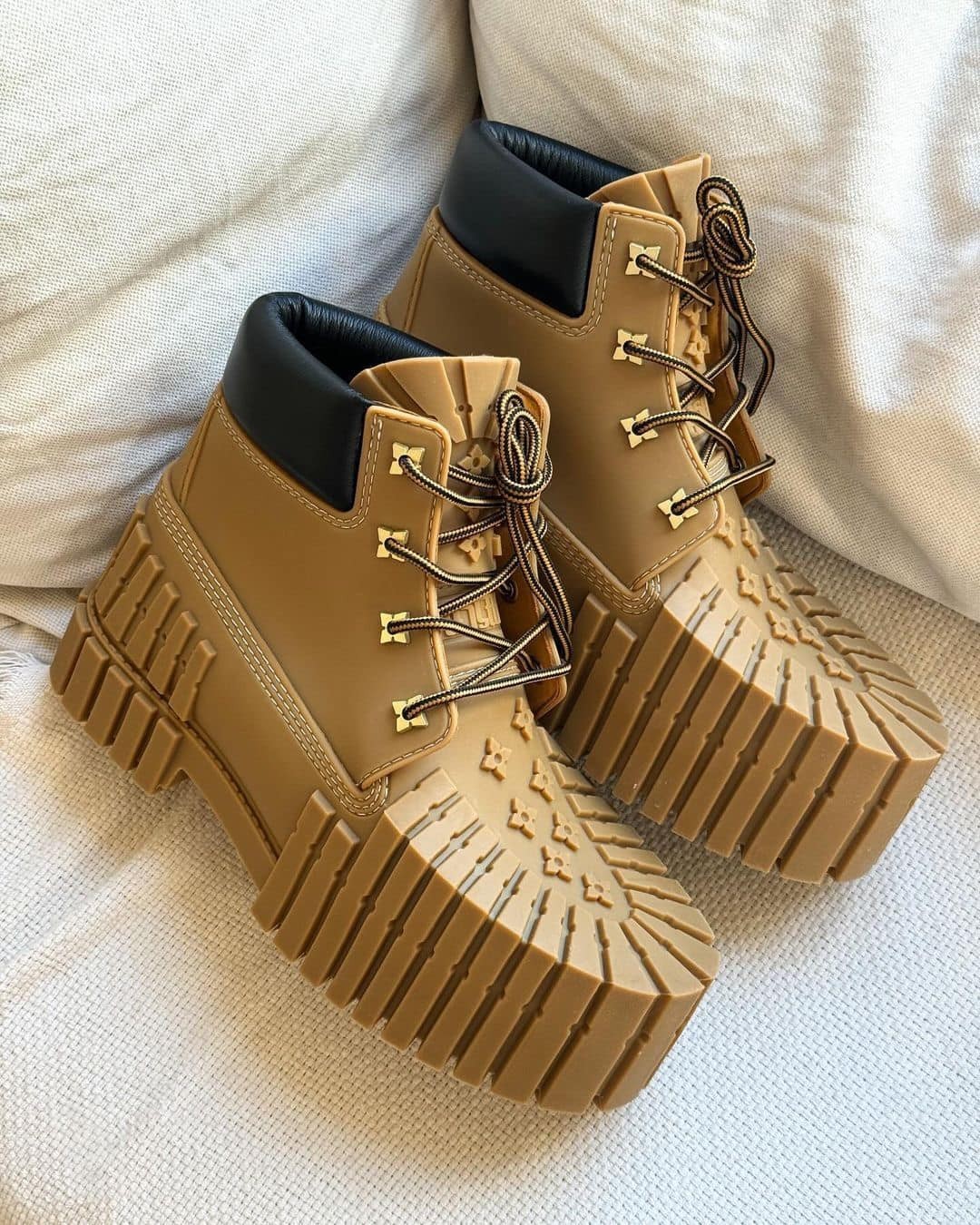 팀버 X LV 패러디한 미스치프🥾🎨⁠ 이미지