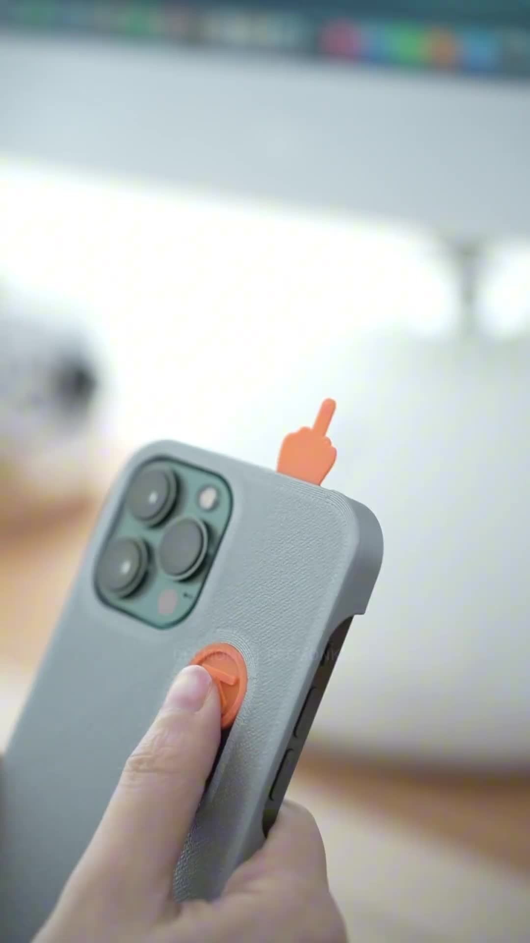 킹받는다🖕📱중지 폰케이스⁠ 이미지