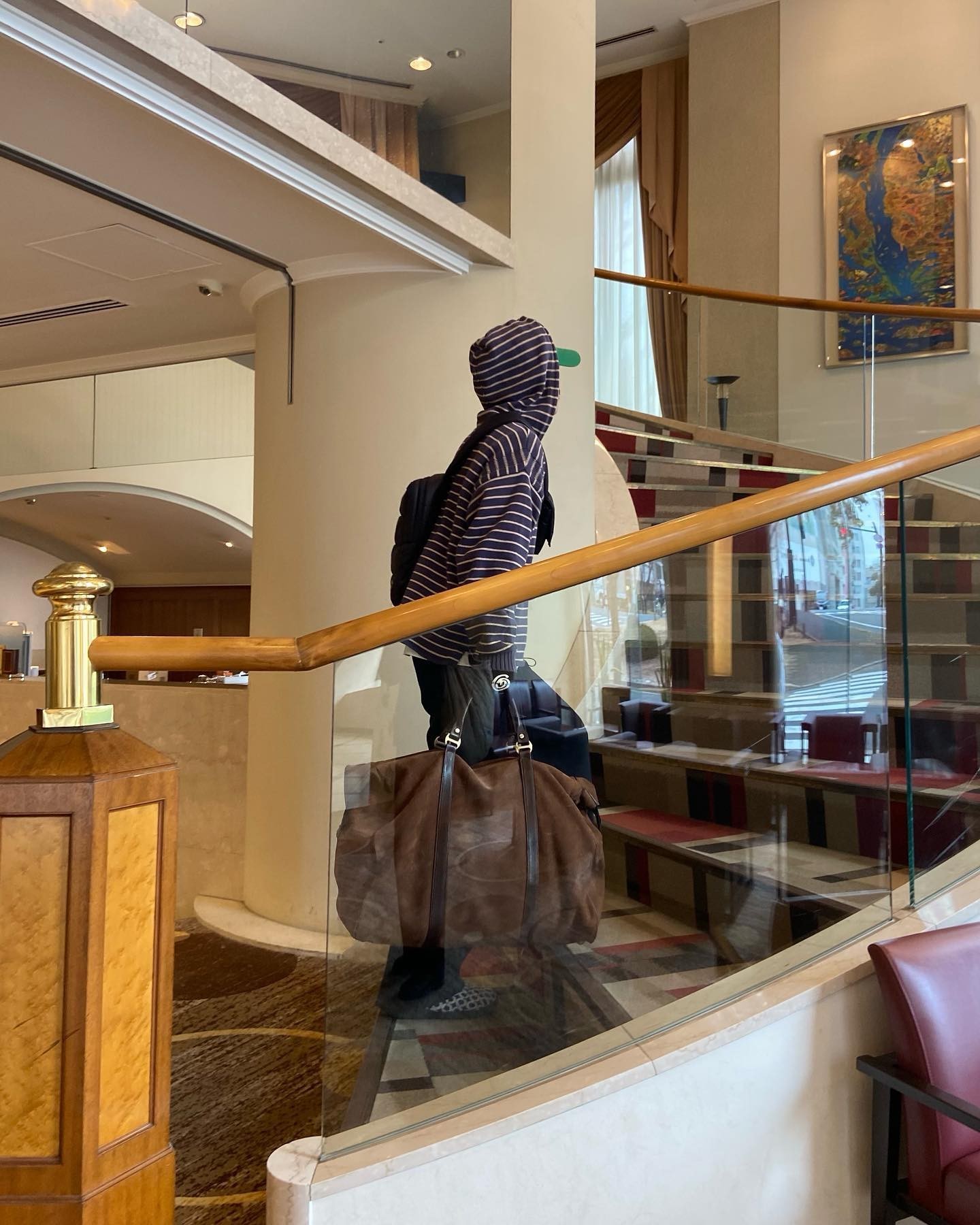 쌍남자는 가방에 전완근 하나만 씀💪🏻⁠ 이미지