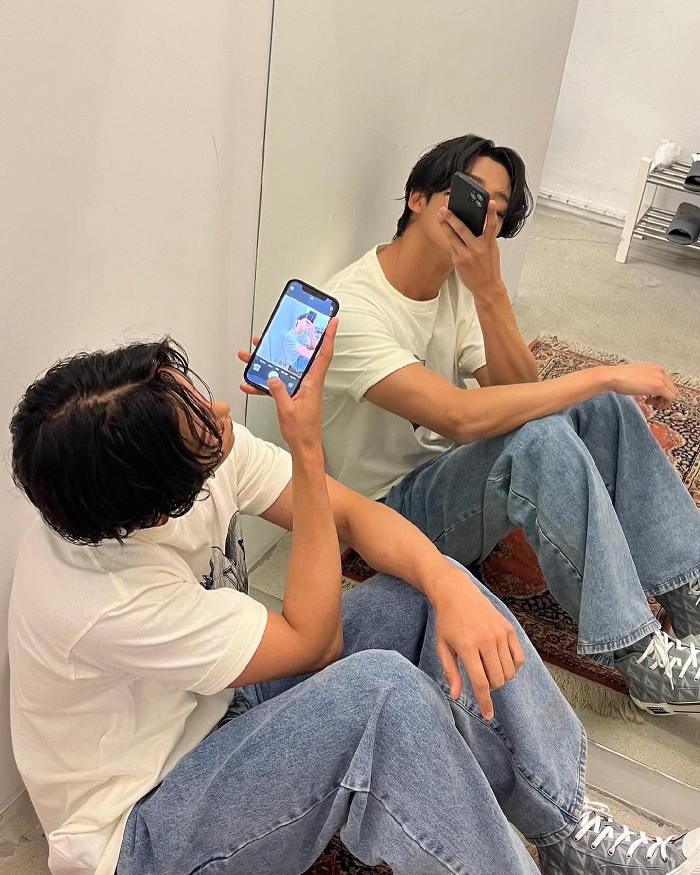 어디든 착붙인 화이트 반팔티👏⁠ 이미지4