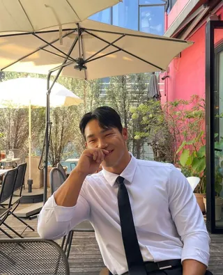 넥타이로 오늘 힘주기👨‍💼⁠ 이미지