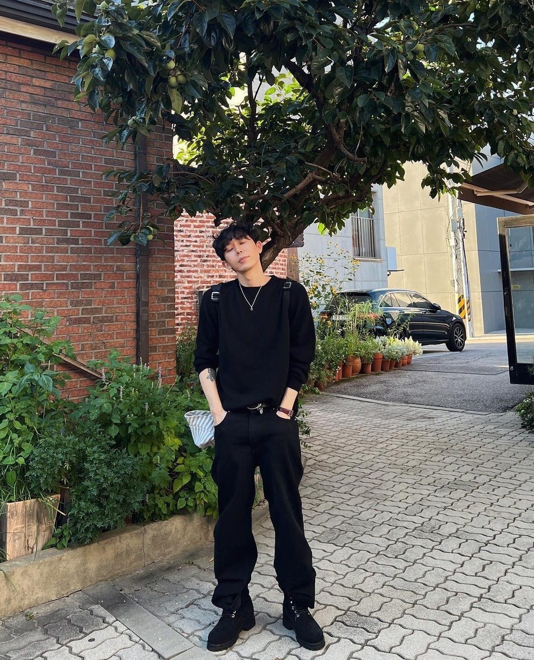 찐 봄 오기 전 올블랙 코디♟️⁠ 이미지