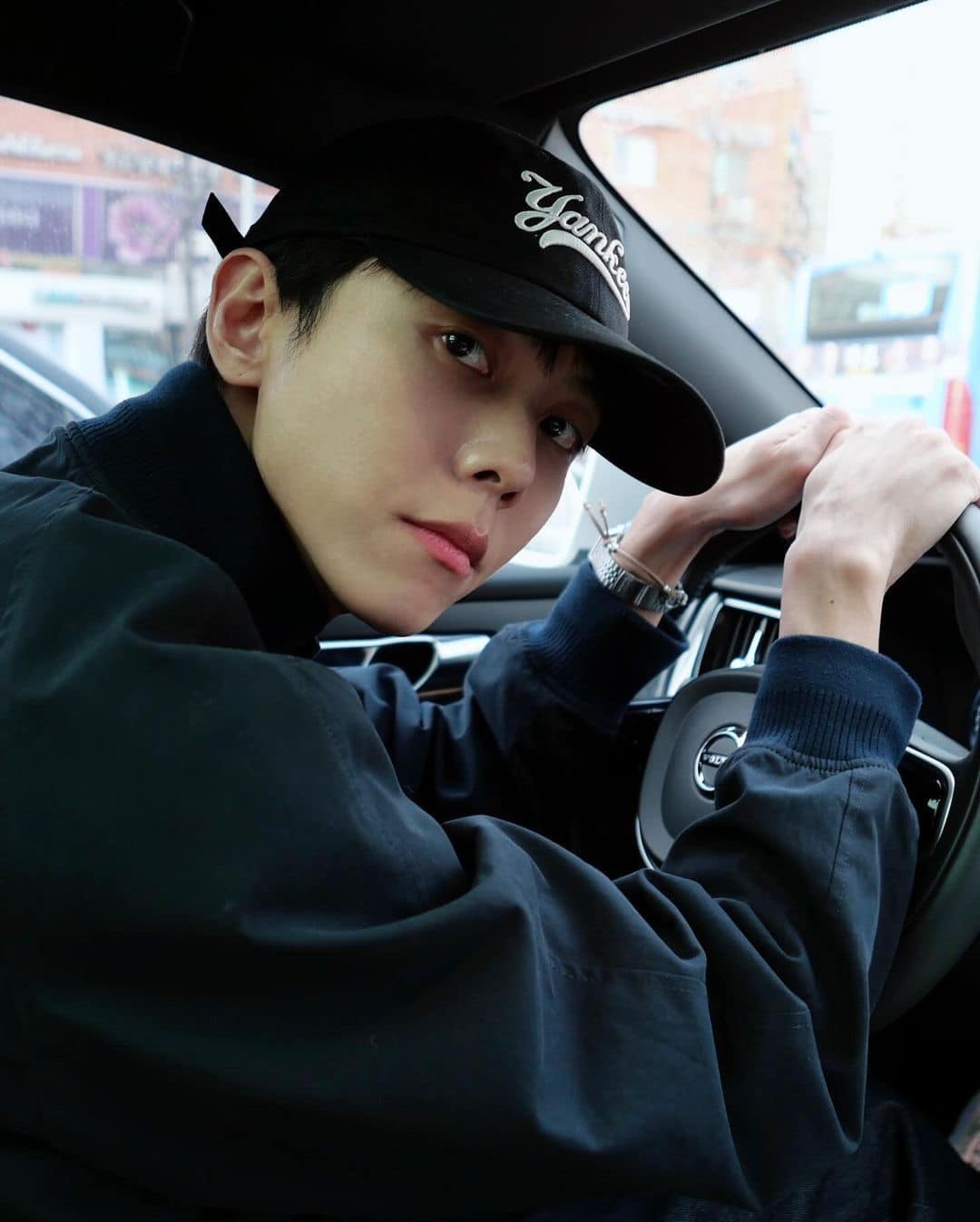 검정 볼캡 하나면 코디 뚝딱🐜🧢⁠ 이미지9