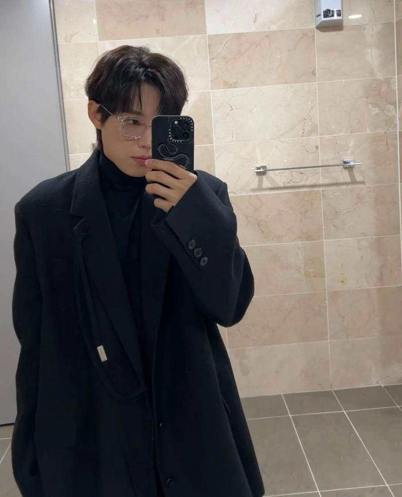 김성철은 요즘 안경홀릭🧑🏫 이미지2