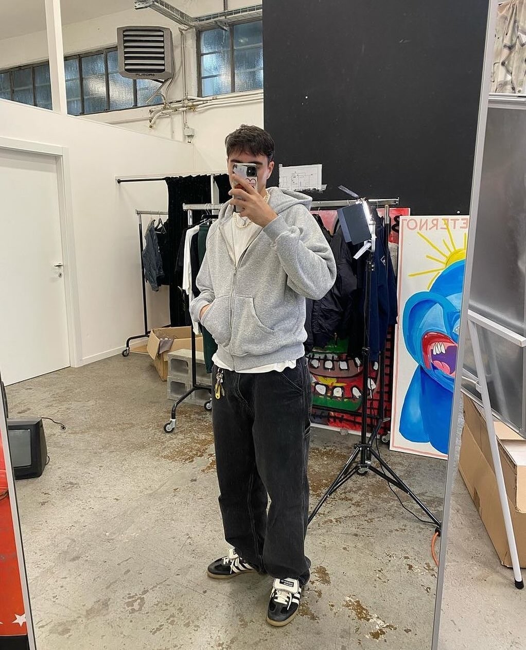 회색 후드집업은 필수지🥴 이미지6