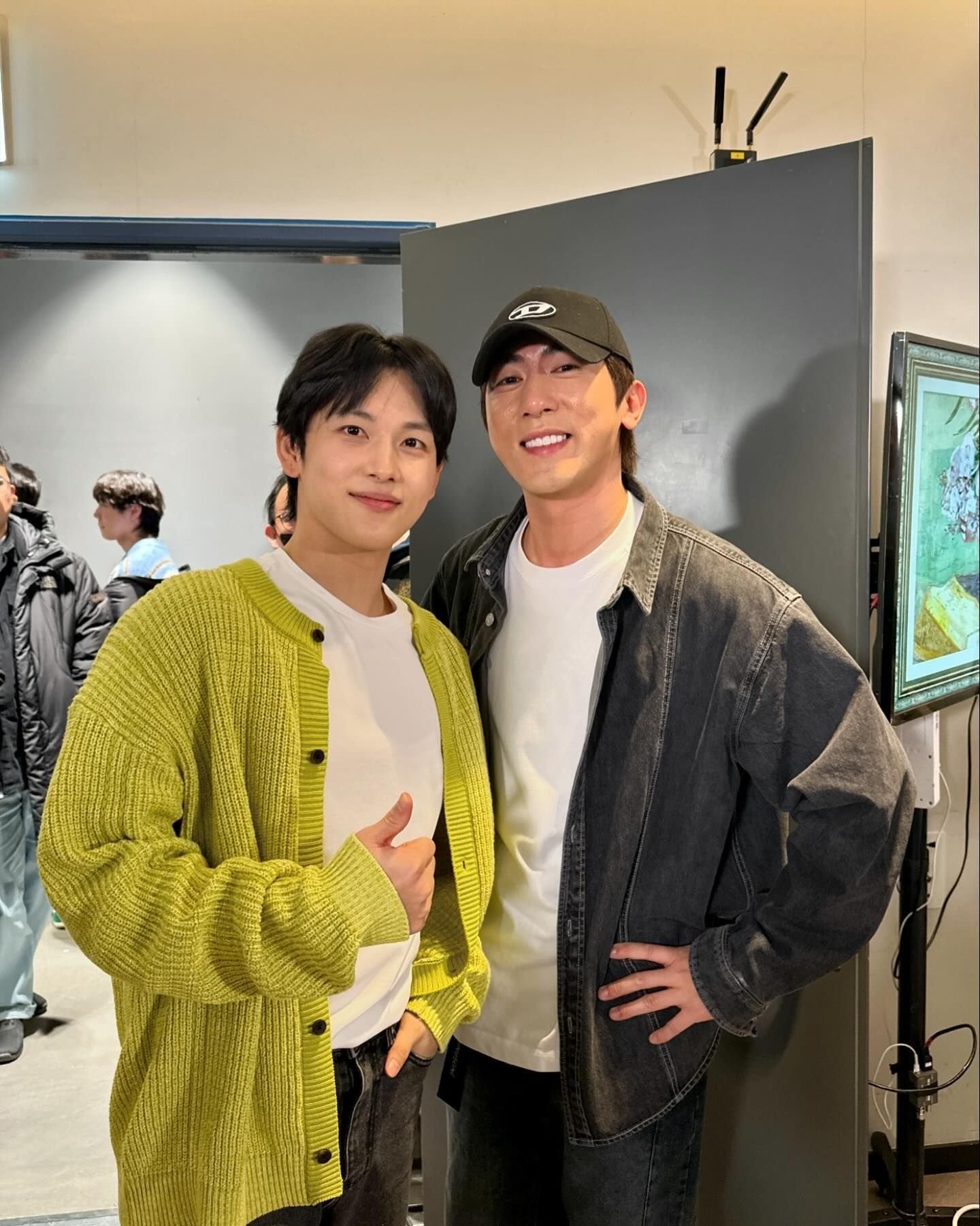 봄코디는 딱 원훈이형만큼만🌼🌺⁠ 이미지